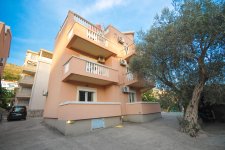 Отель APARTMENTS MEDIN VUKO 4*