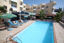 Отель Boronia Hotel Apartments 3*