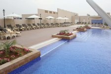 Отель Metropolitan Hotel Sheikh Zayed Road 4*