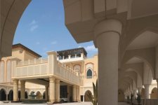 Отель Traders Hotel - Qaryat Al Beri 4*
