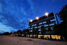 Отель Golden Dragon Beach Resort 4*