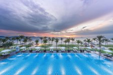 Отель Vinpearl Resort & Spa Long Beach Nha Trang 5*