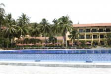 Отель Hon Rom Central Beach Resort 3*