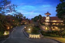 Отель The Royal Beach Seminyak 5*