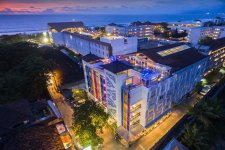 Отель Best Western Kuta Beach  3*