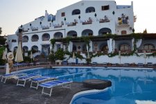 Отель Kalos Hotel 3*