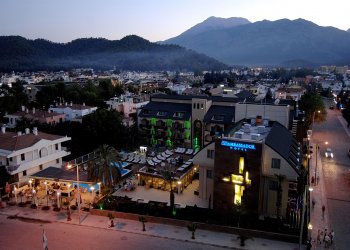 Iron Royal Ambassador Hotel ex Ambassador Plaza